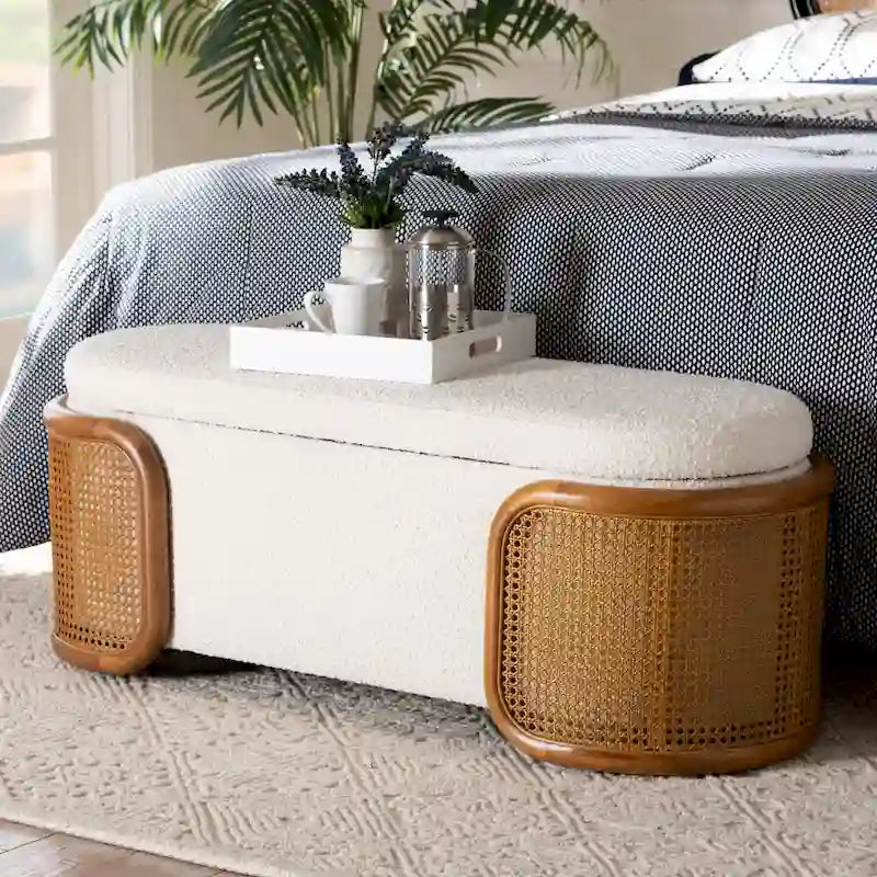 Banc de rangement Japandi crème Boucle avec couvercle relevable, pieds en rotin tissé, structure en hévéa