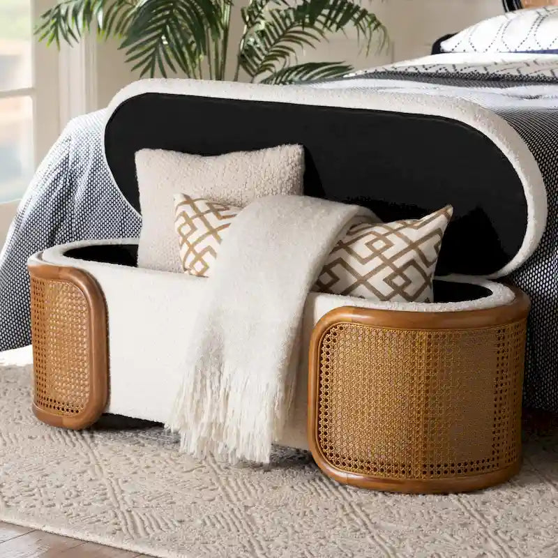 Banc de rangement Japandi crème Boucle avec couvercle relevable, pieds en rotin tissé, structure en hévéa