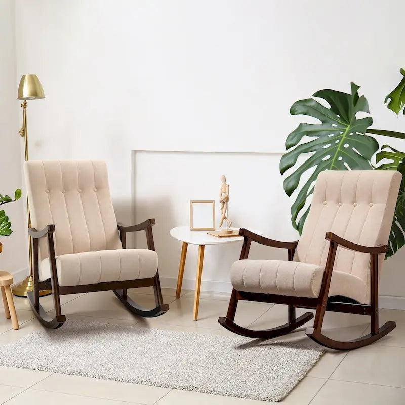 Fauteuil à bascule en tissu beige à dossier haut, en bois d'hévéa avec base incurvée ergonomique