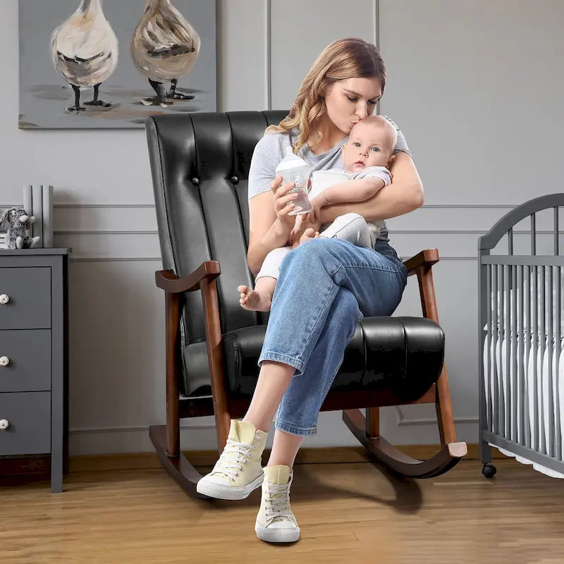 Fauteuil à bascule en tissu beige à dossier haut, en bois d'hévéa avec base incurvée ergonomique
