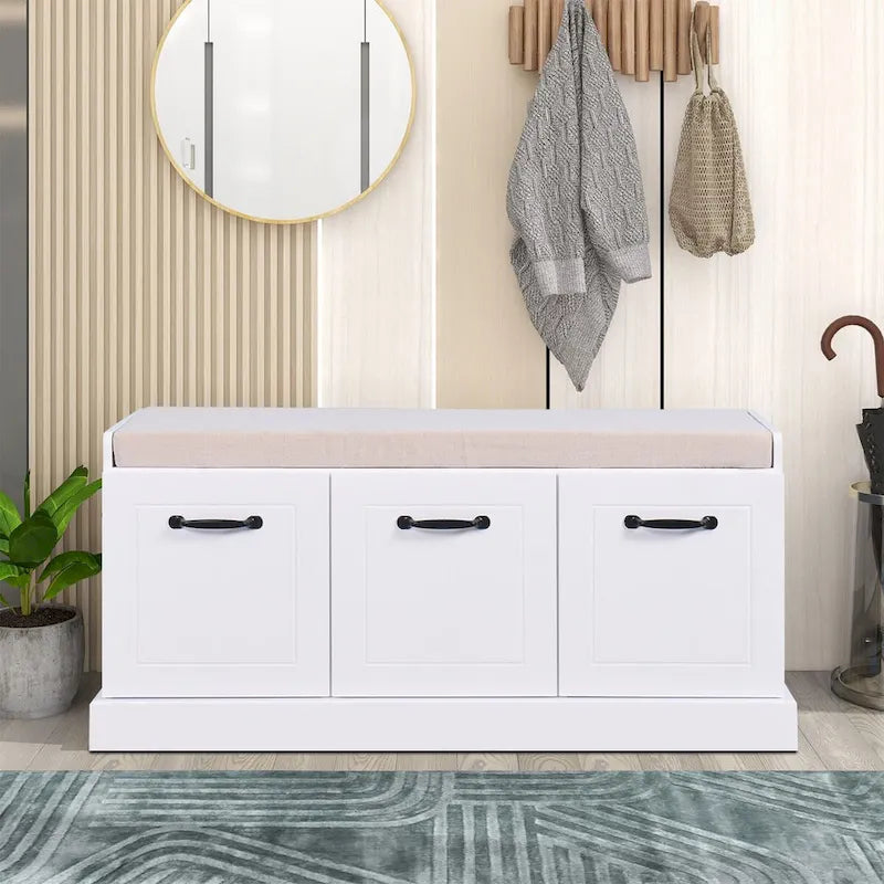 Banc de rangement minimaliste en MDF blanc, assise coussinée, poignées, pour entrée ou chambre à coucher.