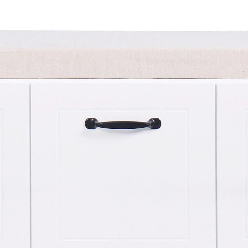 Banc de rangement minimaliste en MDF blanc, assise coussinée, poignées, pour entrée ou chambre à coucher.