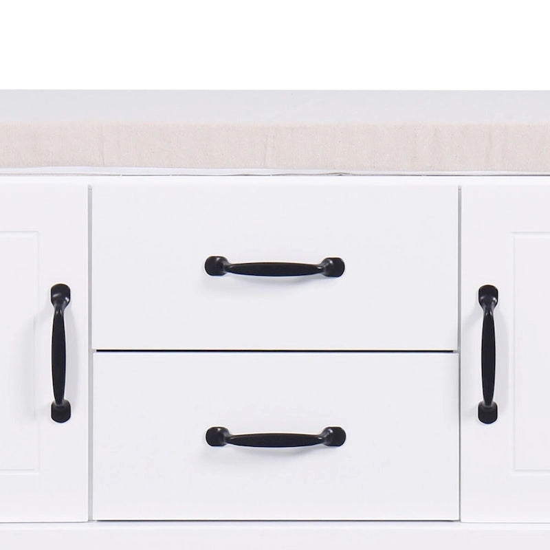 Banc de rangement minimaliste en MDF blanc, assise coussinée, poignées, pour entrée ou chambre à coucher.