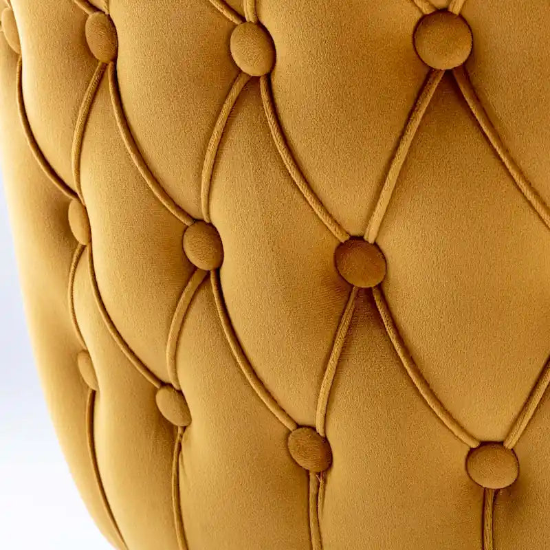 Chaise de salle à manger à dossier haut en velours doré avec ailes et rivets, style Mid-Century