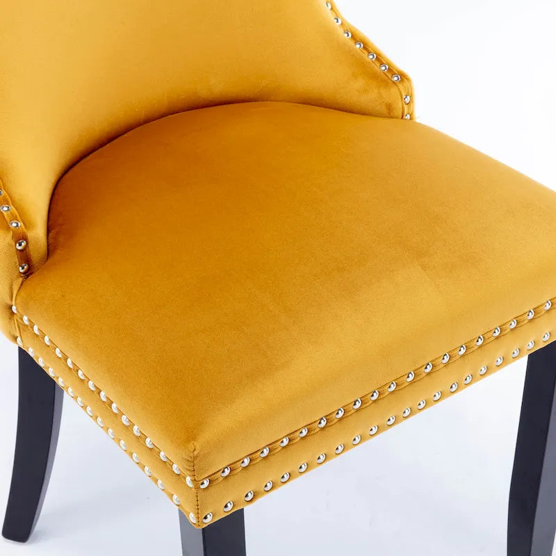 Chaise de salle à manger à dossier haut en velours doré avec ailes et rivets, style Mid-Century