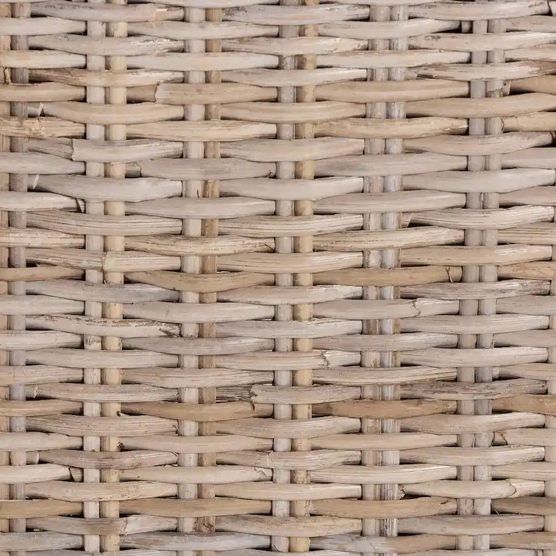 Chaise de salle à manger bohème Kubu Grey en rotin naturel et bois de manguier avec dossier roulé et pieds effilés
